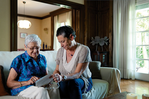 La sécurité sociale propose aux personnes âgées une aide au retour à domicile après hospitalisation